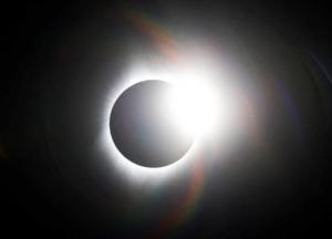 Жители Земли во время затмения увидят "солнечную корону"