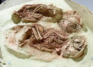 Ученые обнаружили останки самых древних близнецов