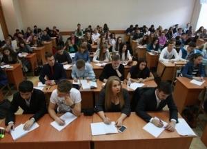В киевских школах отменили выпускные экзамены