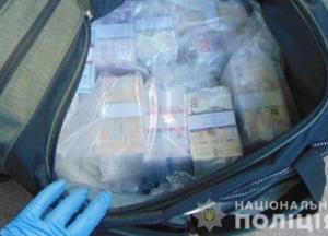 В Киеве задержали мошенника, который "обменял" более 33 тыс. долл. на сувенирные гривны