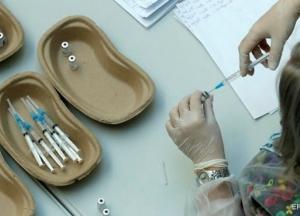 В ЕС впервые разрешили вакцинировать от COVID-19 подростков