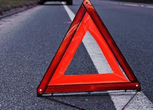 На Запорожье водитель с битой и ножами попал в страшное ДТП (видео)