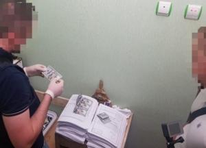 В Одессе трех чиновников таможни задержали на взятках (фото)