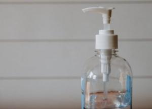 Врачи рассказали, чем опасны антисептики