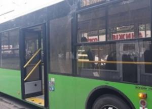 В Харькове обстреляли троллейбус с пассажирами