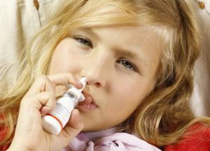 Доктор Комаровский рассказал, чем опасен спрей против насморка