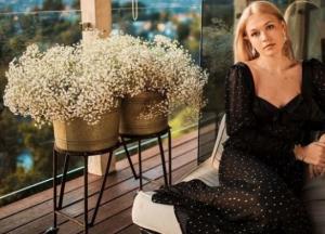 Дочь Веры Брежневой взбудоражила сеть постельными фото в полотенце 