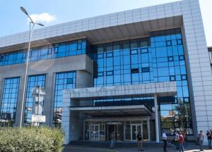 НАБУ в Киеве проводит обыски в здании элитного спортклуба «5 элемент» (видео)