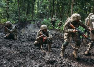 Російський солдат розстріляв мирного жителя, який намагався покинути прифронтове селище (відео моменту)