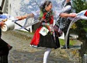 Поливальный понедельник: традиции и главные запреты дня