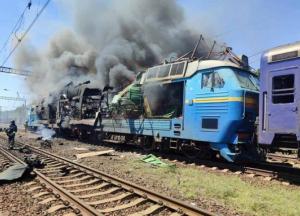 Росіяни нанесли подвійний удар по потягу Київ — Запоріжжя: є влучання, вщент вигорів вагон (відео)