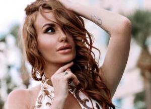 Слава Каминская восхитила стройной фигурой в оригинальном купальнике (фото)