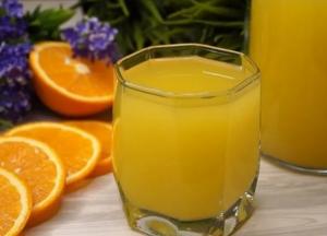 Врачи рассказали, чем опасен для организма апельсиновый сок