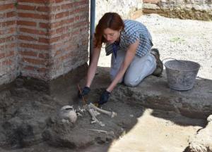 Археологи нашли скелет ребенка, погибшего при извержении вулкана в Помпеях