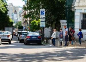 В Киеве вводят плату за парковку возле жилых домов