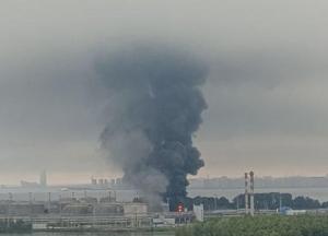 Флешмоб вулканів прийняв на себе Санкт-Петербург: палає нафтовий термінал за понад 1100 км (відео)