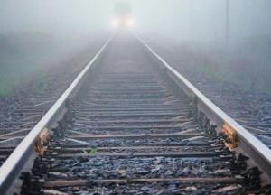 Легла на рельсы: на Прикарпатье трагически погибла 19-летняя девушка
