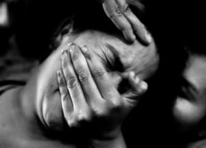 На Харьковщине избили и изнасиловали 52-летнюю женщину