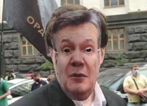 В Киеве прошла акция протеста с "Януковичем" (видео)