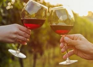 Ученые рассказали, как вино влияет на восприятие цветов