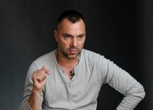 Счет пошел на дни: Арестович заявил, что готовится убийство журналиста Бутусова