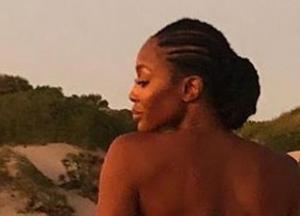 Голая в пустыне: 49-летня Наоми Кэмпбелл снялась обнаженной (фото)