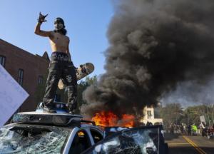 Протести у США вийшли за межі Лос-Анджелеса, охоплюючи інші міста Каліфорнії та штати: відео наживо