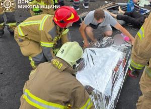 Автотроща маршрутки з вантажівкою: 9 мертвих лежать просто на трасі Одеса — Миколаїв (відео)