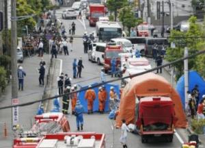 В Японии мужчина с ножом напал на группу школьников: есть погибшие, много раненых (фото, видео)