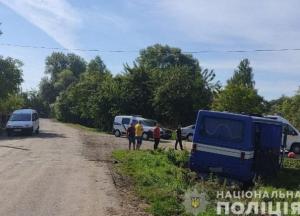 Во Львовской области автобус слетел в кювет, семеро пострадавших