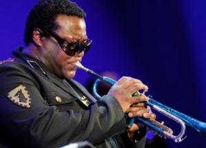 Легендарный американский музыкант умер от осложнений коронавируса