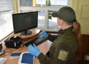 Мужчина пытался вывезти за границу 14-летнюю дочь по фальшивым документам