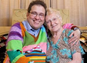 83-летняя британка и ее 44-летний муж отметили 14 лет брака (фото)