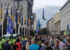 На Банковой протестуют против соглашения с "ДНР" (фото, видео)