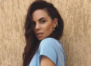 Настя Каменских легла в постель с подругой (фото)