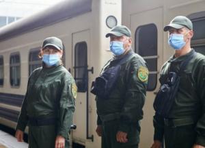 "Укрзализныця" вводит вооруженную охрану пассажиров в поездах: названы рейсы