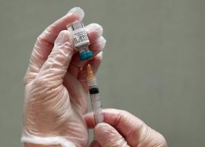 Названы сроки появления первой вакцины от COVID