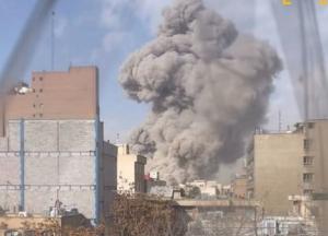 Іранські дрони жорстко атакують Дубай: вибухи довкола хмарочосу Бурдж Халіфа, влучило в готель (відео)