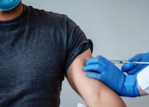 В Киевской области семь центров вакцинации будут работать ежедневно: список