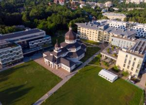 Не тільки Залужний: мільйонний спадок із США отримав Український Католицький Університет ​