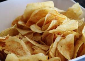 Диетологи назвали самую опасную для здоровья закуску к пиву