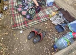 В Одессе семья с ребенком жила в парке (фото)