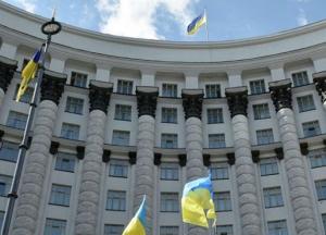 Сокращение госчиновников и рост их зарплат – новая стратегия Кабмина