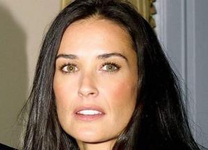 Деми Мур рассказала, как стала жертвой изнасилования в 15 лет