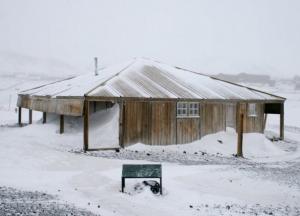 Мешок с луком пролежал более 100 лет в антарктической хижине (фото)