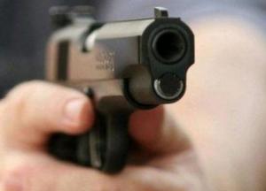 В Николаеве женщина устроила стрельбу по сотрудникам банка (фото) 