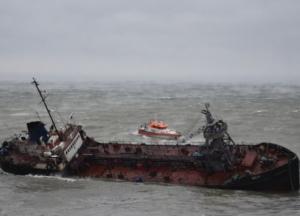 Авария танкера у Одессы: содержание нефтепродуктов в эпицентре превышено в 157 раз