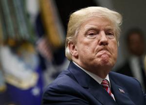 Придется объявлять войну: сеть развеселило фото реакции Трампа на поцелуй его супруги с Трюдо