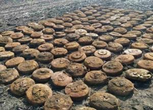 На Днепропетровщине в поле нашли 150 мин