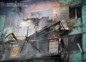Росіяни стирають з лиця землі Запоріжжя: горіли багатоповерхівка та десятки приватних будинків (відео)